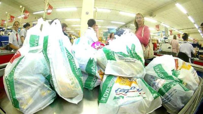 Pela aprovação do PL3210/2014: a favor da proibição da distribuição gratuita ou venda de sacolas plásticas Pela aprovação do PL3210/2014: a favor da proibição da distribuição gratuita ou venda de sacolas plásticas