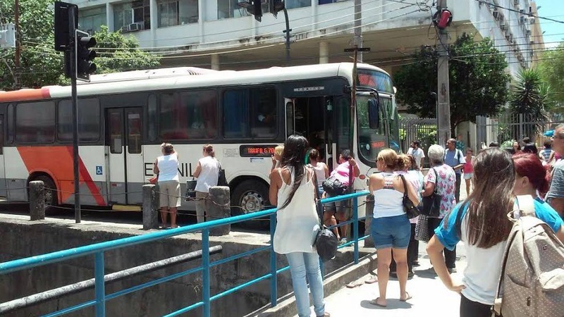 Precisamos de um Ponto Seguro na Av Prof Manoel de Abreu Precisamos de um Ponto Seguro na Av Prof Manoel de Abreu