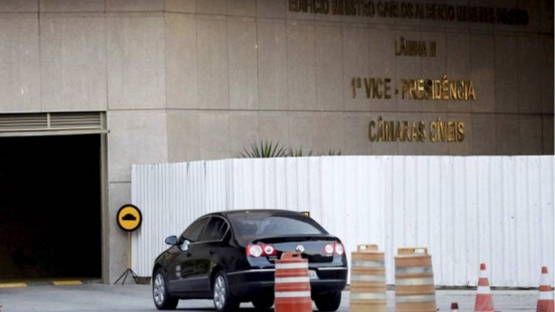 Chega de regalias: nenhum centavo a mais para a compra de carros de luxo pelo Tribunal de Justiça! Chega de regalias: nenhum centavo a mais para a compra de carros de luxo pelo Tribunal de Justiça!